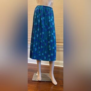 Leslie Fay pleated midi skirt. Elasticc waist. Size 14.